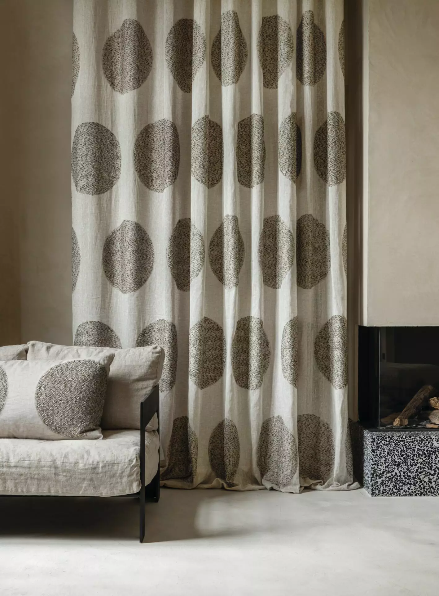 Hug Me Fr - Fabulous World